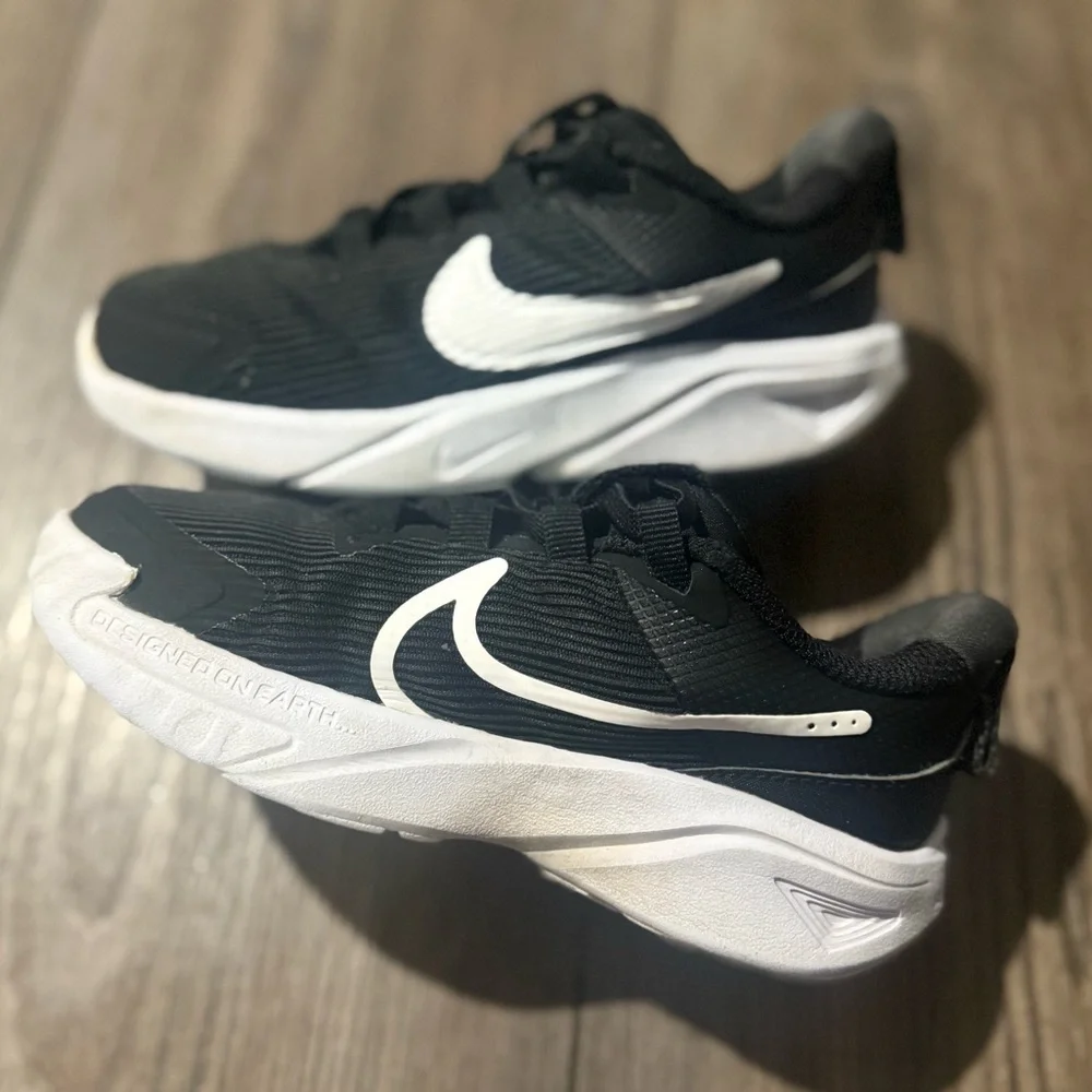 Nike Star Runner 4 Kids Sneakers Black White US 10C Lightweight Running